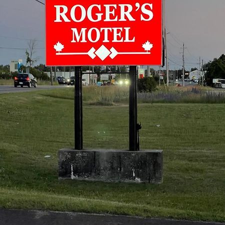 Rogers Motel Smiths Falls Exterior photo