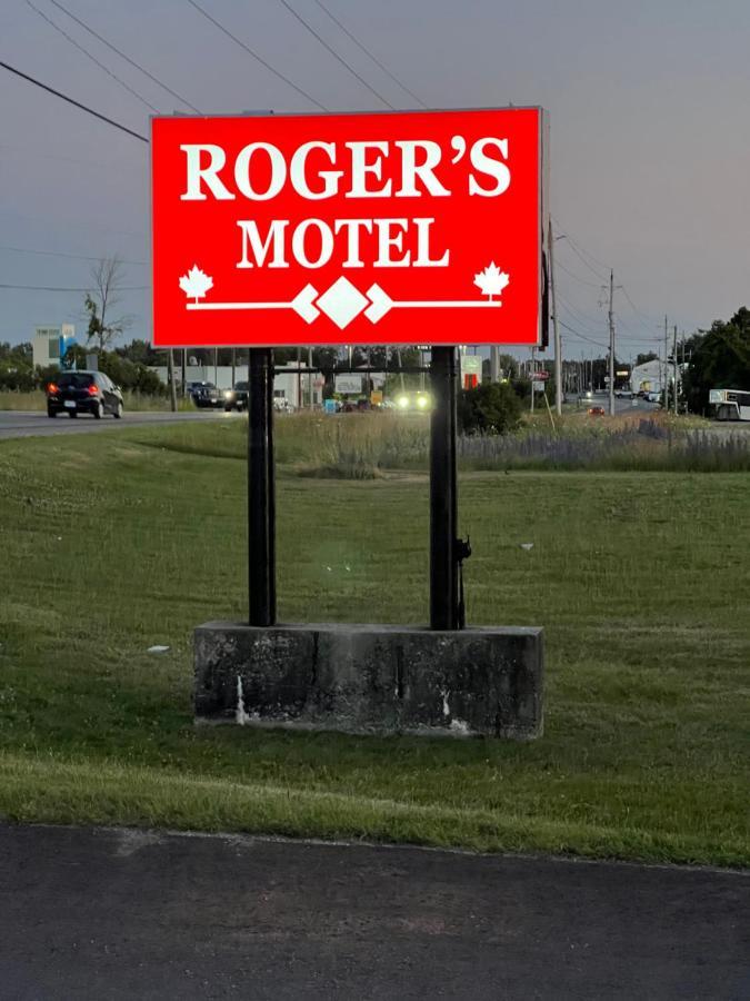 Rogers Motel Smiths Falls Exterior photo