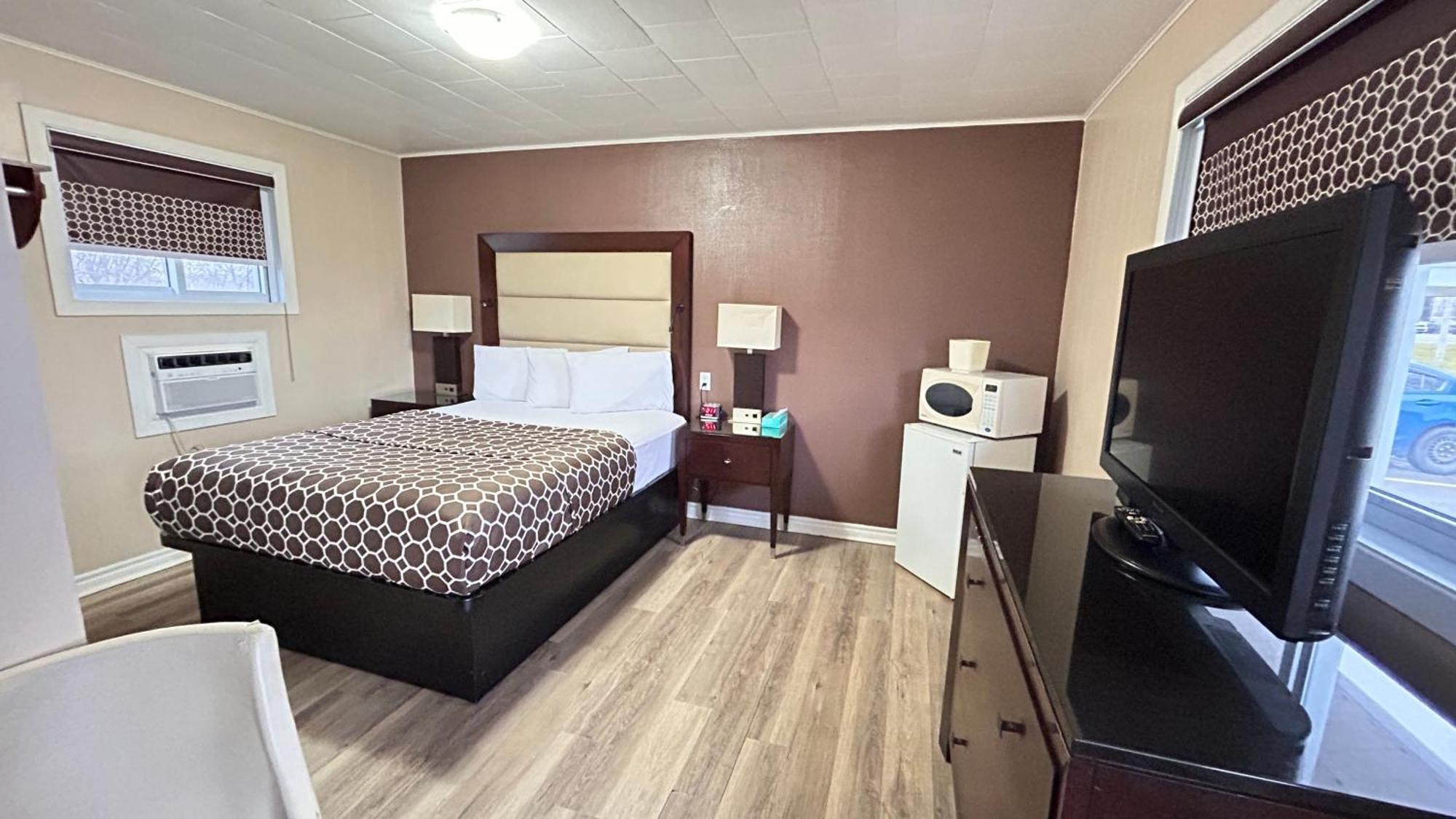 Rogers Motel Smiths Falls Exterior photo