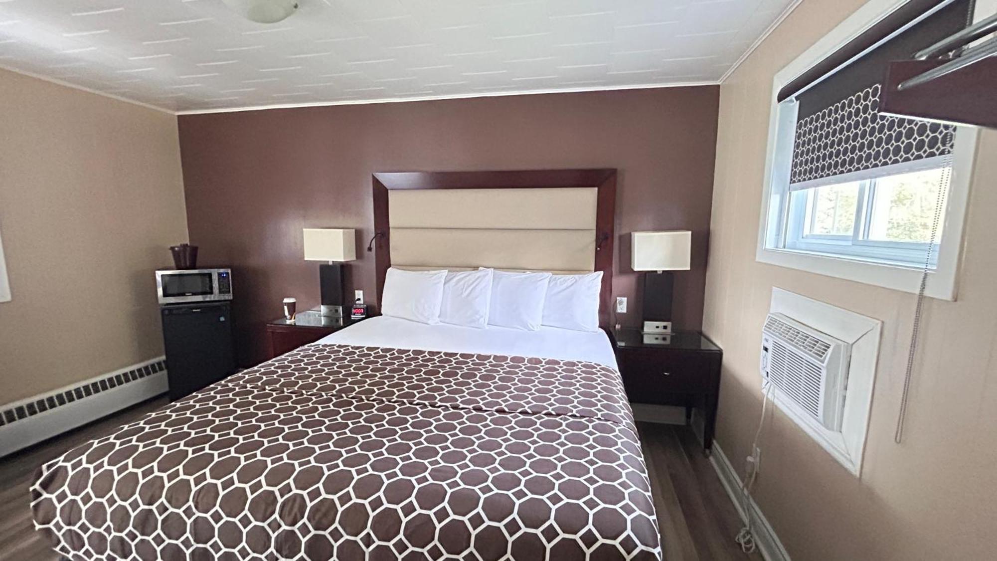 Rogers Motel Smiths Falls Exterior photo