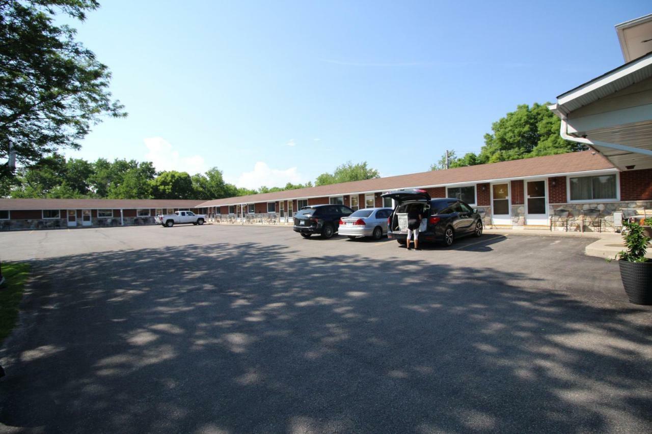 Rogers Motel Smiths Falls Exterior photo